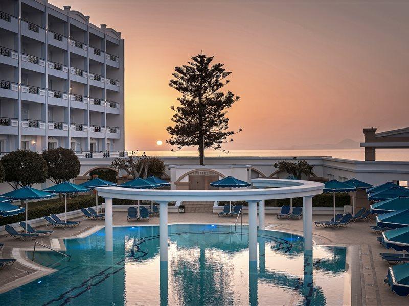 米提斯格兰迪海滩度假村 Rhodes City 外观 照片 Sunset at the pool