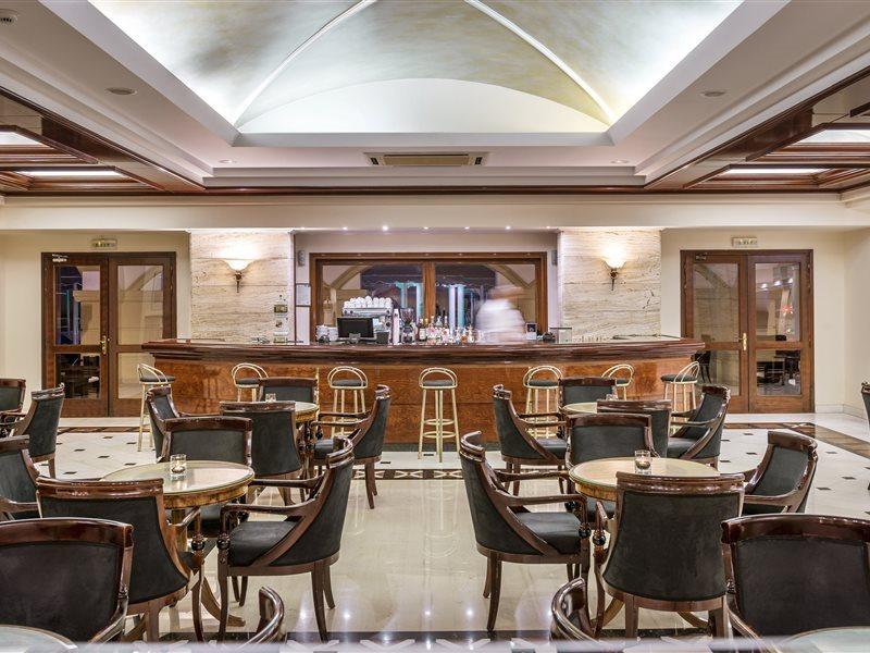 米提斯格兰迪海滩度假村 Rhodes City 外观 照片 The bar at the hotel