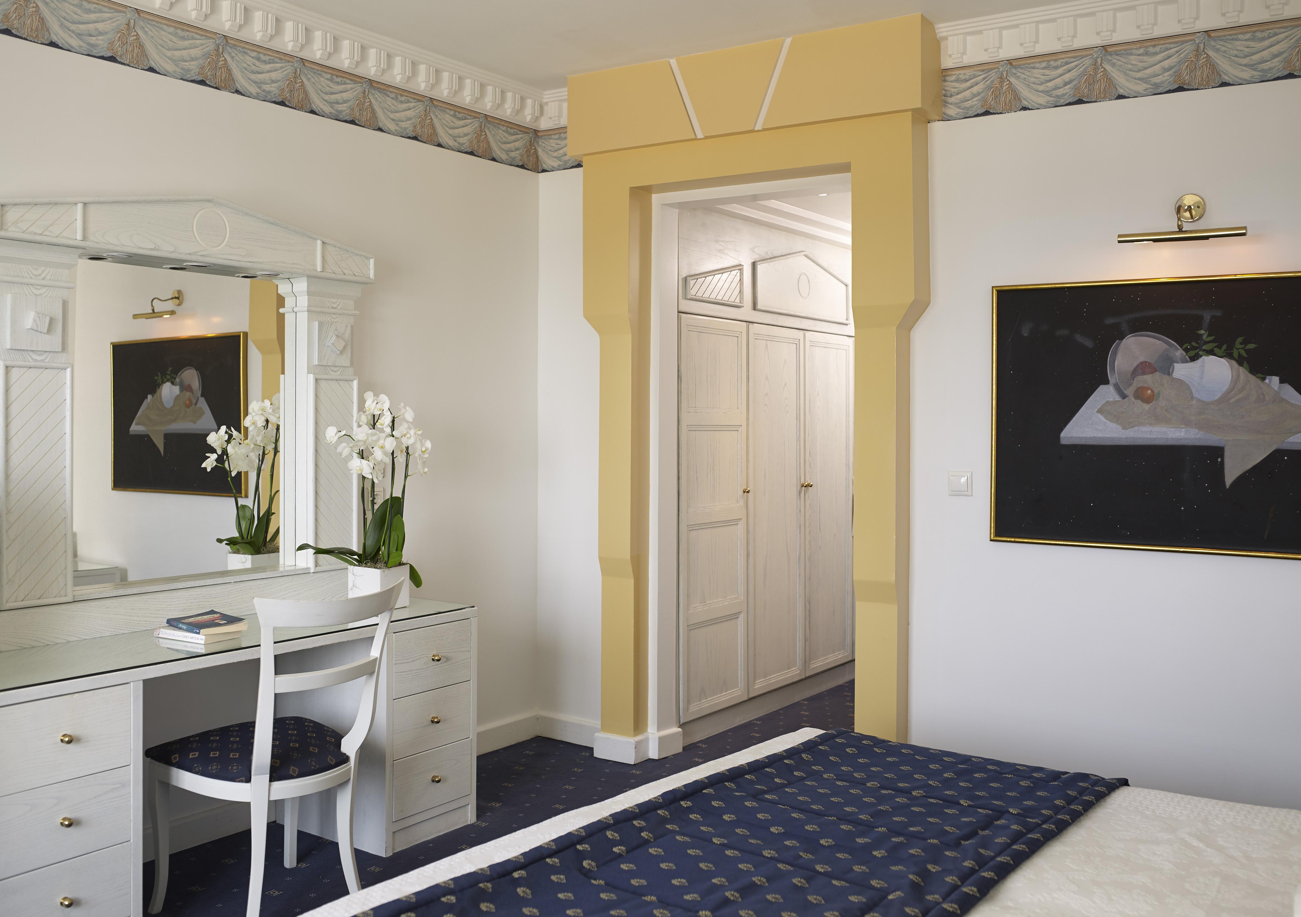 米提斯格兰迪海滩度假村 Rhodes City 外观 照片 A room at the Hotel de l'Europe