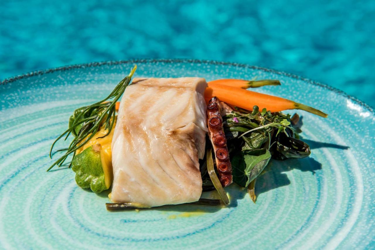 米提斯格兰迪海滩度假村 Rhodes City 外观 照片 A prepared fillet of halibut